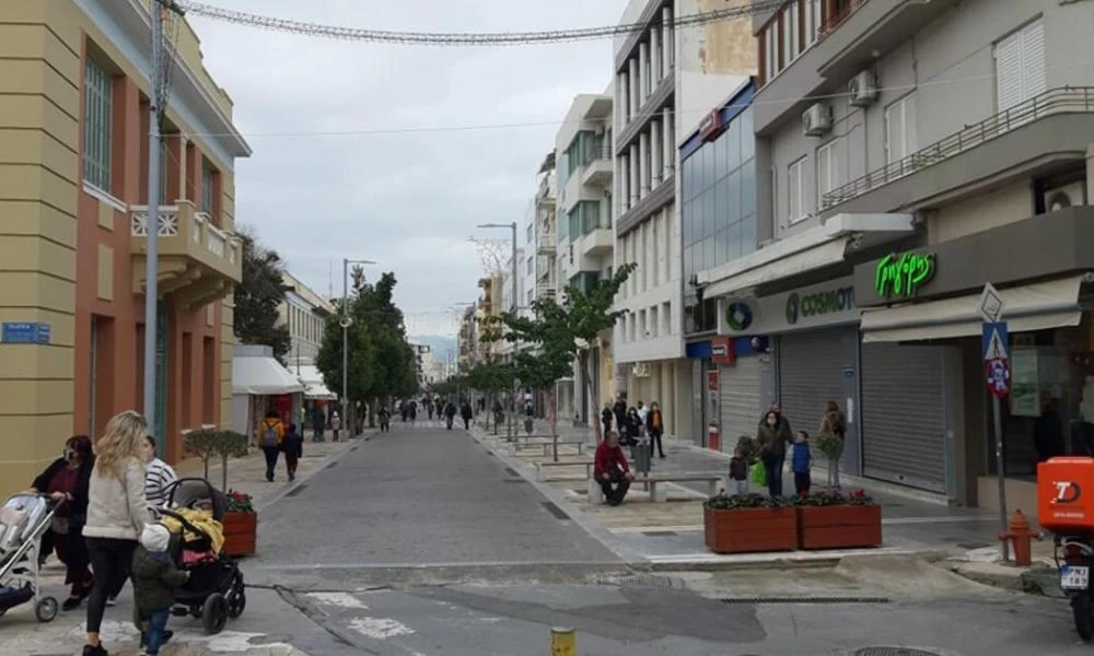 Ηράκλειο: Γεμάτοι οι δρόμο με κόσμο, αλλά τα μαγαζιά άδεια!